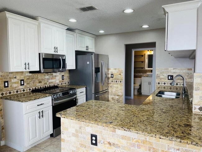 Foto del edificio - 1803 Meadow Pond Way