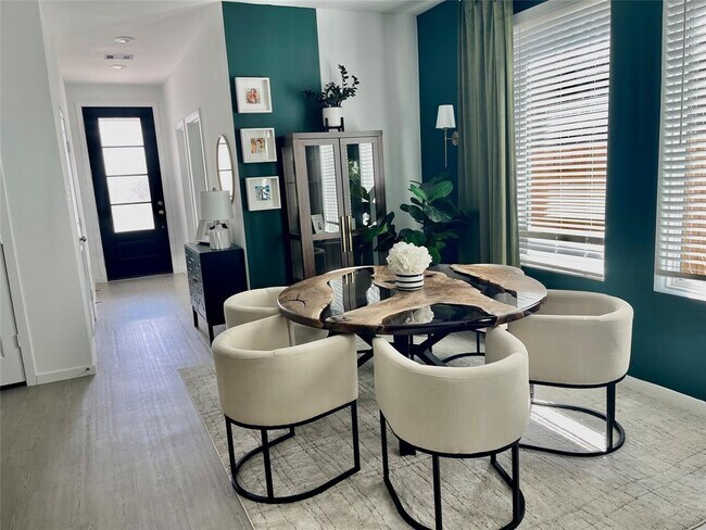Foto del edificio - 6730 Iron Clover Dr