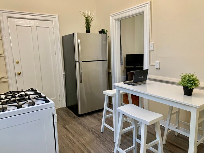 Building Photo - 494 Bartlett St