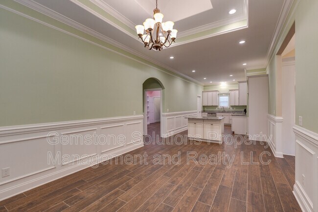 Building Photo - 504 Skyline Dr
