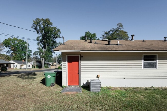 Building Photo - 732-732 Randall St