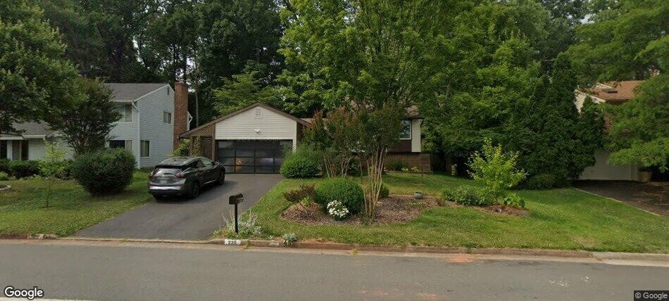 Primary Photo - 220 Sugarland Run Dr