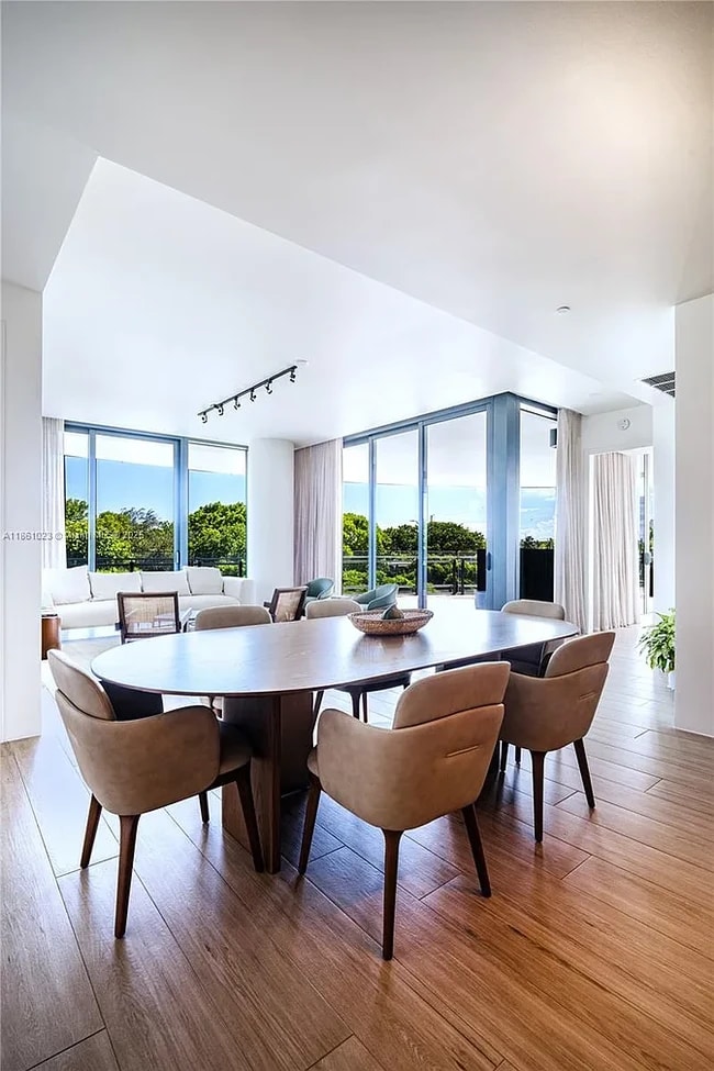 Building Photo - 8701 Collins Ave