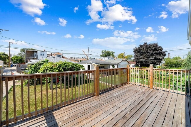 Backyard/Deck - 2816 N Mobile Ave