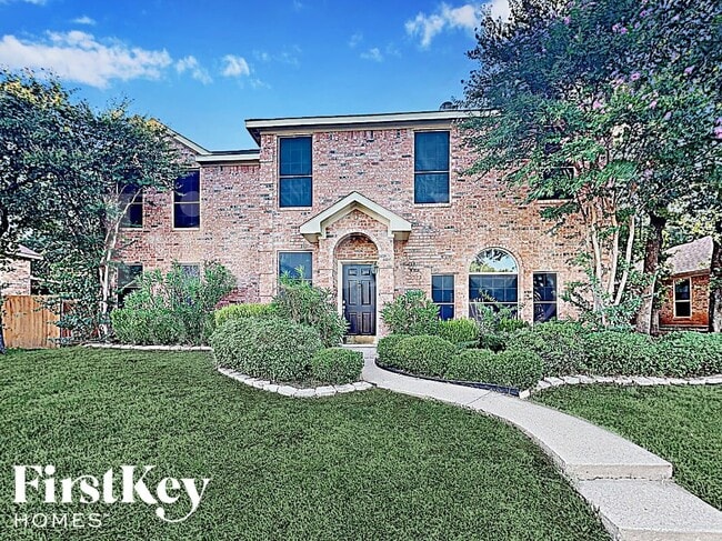 Building Photo - 5611 Chimney Rock Dr