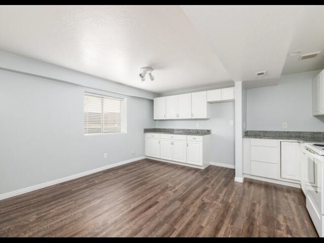 Building Photo - 902 E 1340 N