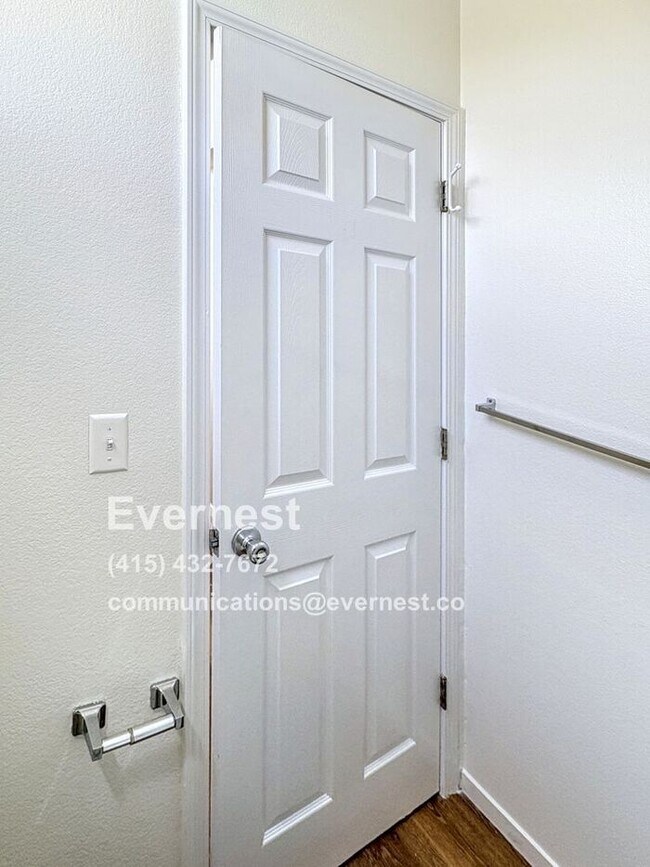 Foto del edificio - Lovely 2-Bedroom Townhome: Comfort and Con...