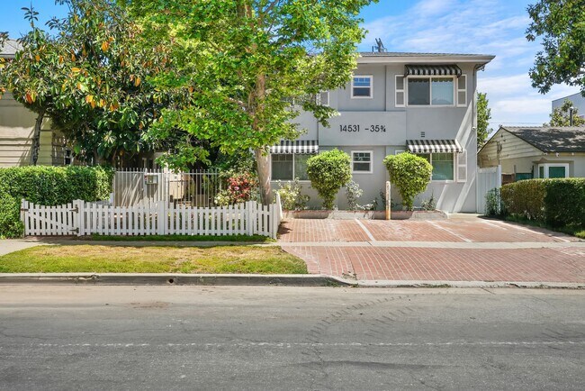 Foto del edificio - 14531 Dickens St