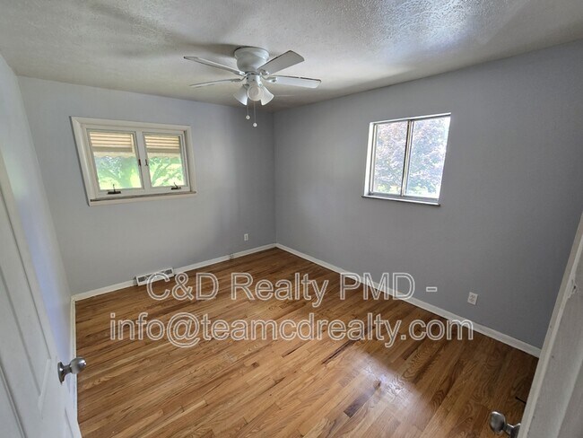 Foto del edificio - 8615 Macomb Ave