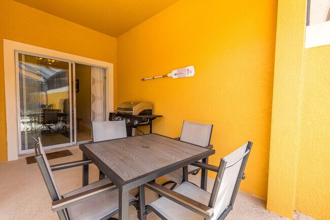 Foto del edificio - 8962 Majesty Palm Rd