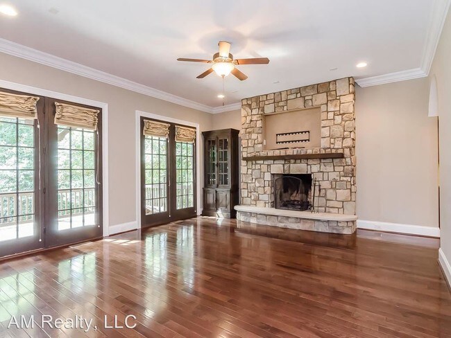 Building Photo - 3615 Selwyn Ave