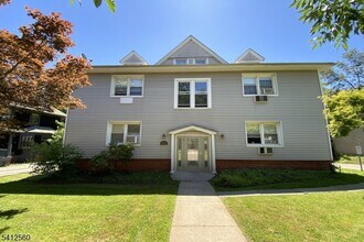 Building Photo - 44 Gates Ave