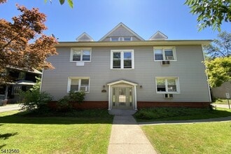 Building Photo - 44 Gates Ave