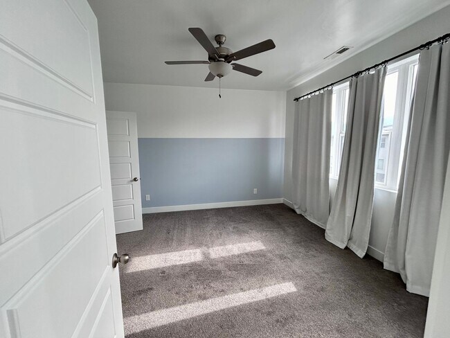 Building Photo - 4 Bedroom 3 Bath Town Home for Rent in AF