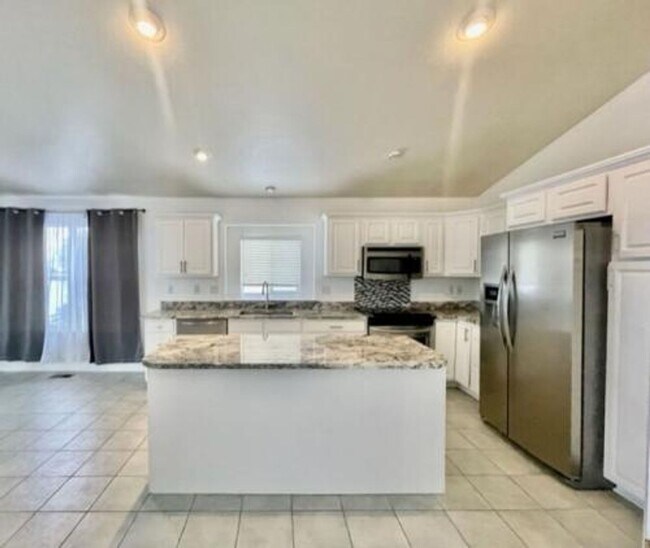 Foto del edificio - Six Bedroom Deluxe Ranch Style home with w...