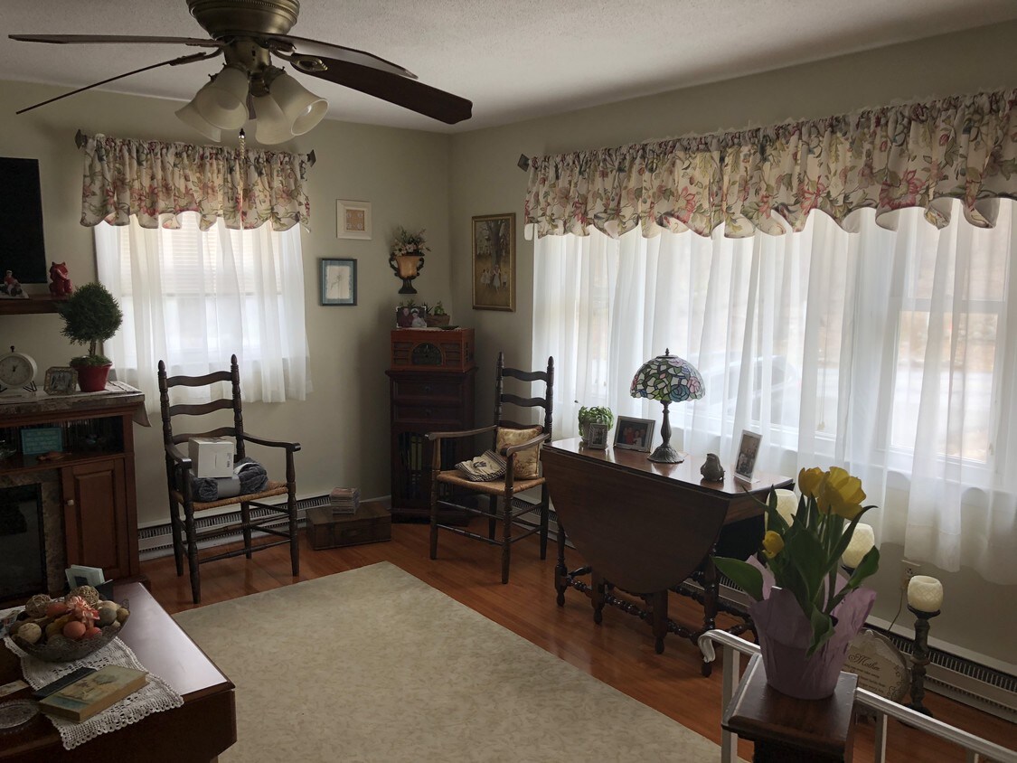 Foto principal - 37 White Birch Rd