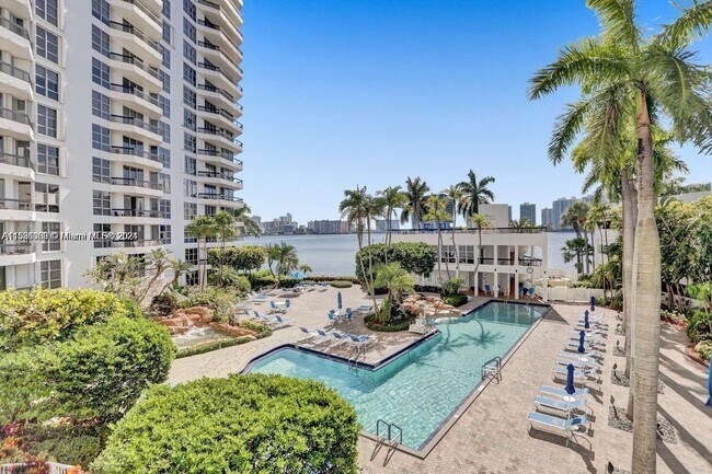 Foto del edificio - 3600 Mystic Pointe Dr