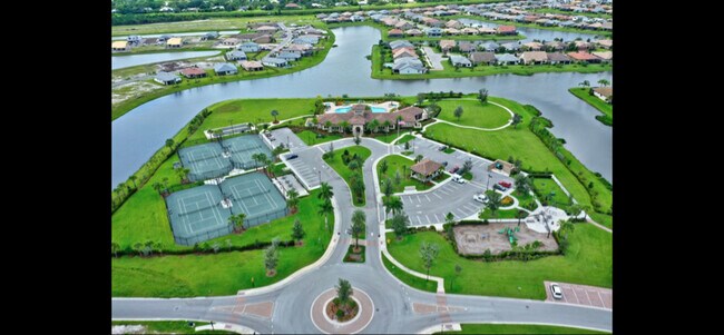 Foto del edificio - 823 SE Villandry Way