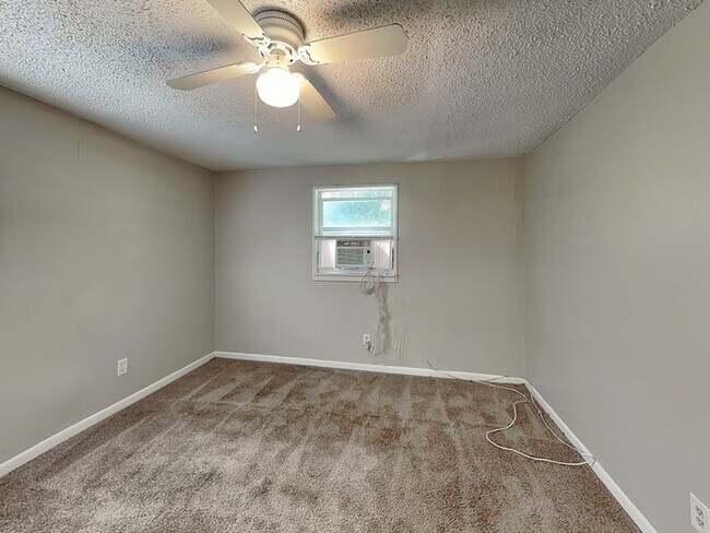 Foto del edificio - 1301 Sandy Ln