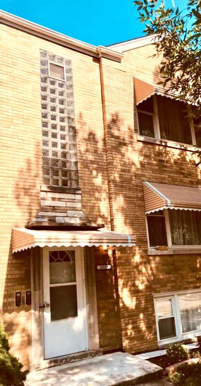 Building Photo - 2533 S 57th Ct