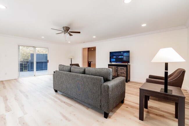 Foto del edificio - 35 Alpha Dr