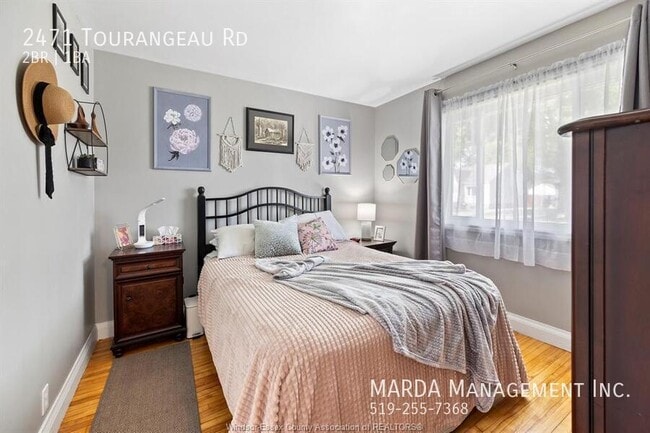 Photo du bâtiment - CHARMING 2 BED 1 BATH CENTRAL WINDSOR + HY...