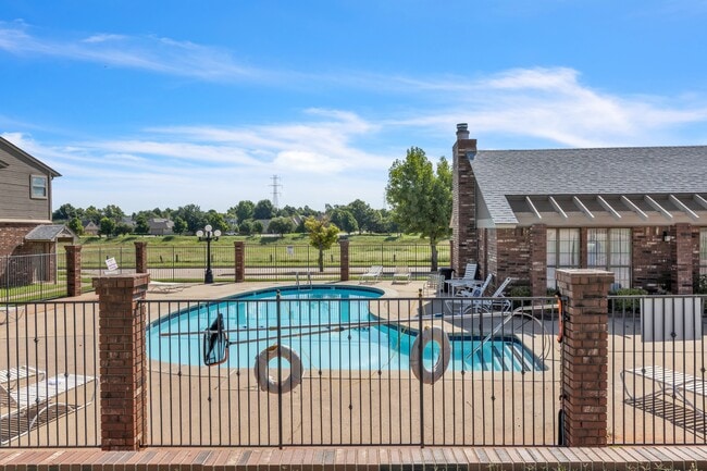 Photo - 11431 Springhollow Rd Townhome