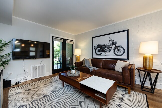 Foto del edificio - Plaza Midwood Apartments