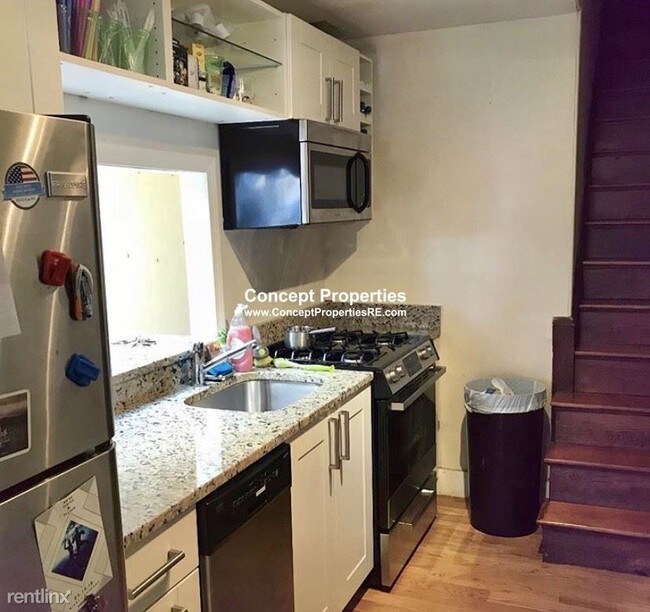 Building Photo - 2 br, 1 bath  - 134 Marlborough Street #4NG 4