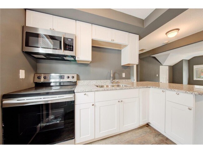 Foto del edificio - 1 Bedroom 1 Bath plus Den/Home Office Blocks from Bde Maka Ska