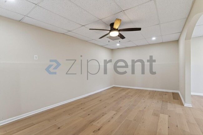 Building Photo - Unit 1