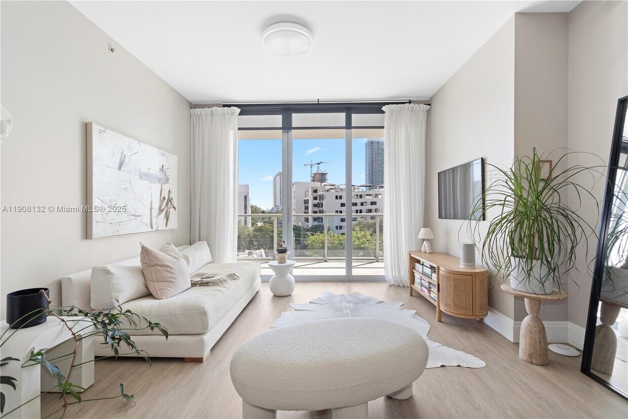 Foto principal - 3470 E Coast Ave