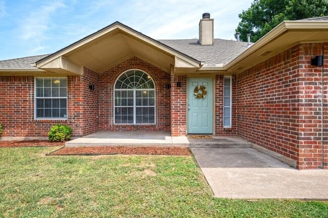 Foto del edificio - Very Nice 3 Bedroom 2 Bath Home in Norman Schools