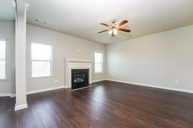 Foto del edificio - 304 Brittney Cove