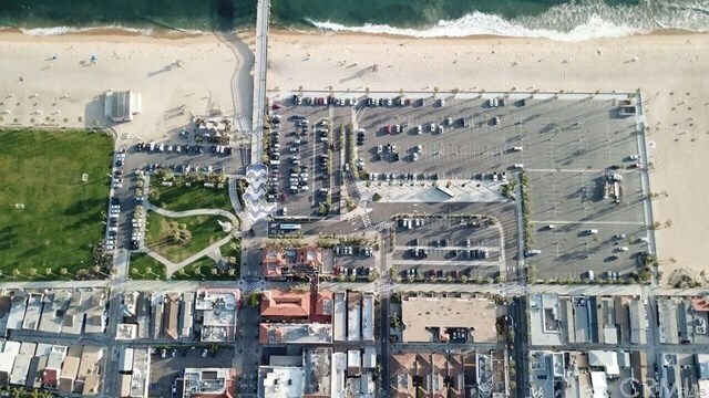 Building Photo - 702 E Oceanfront