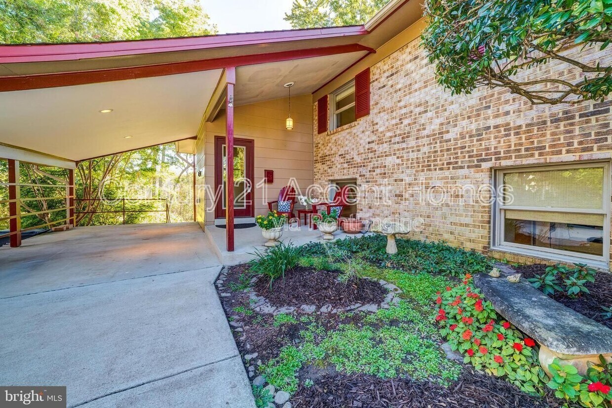 Building Photo - 2618 Stirrup Ln