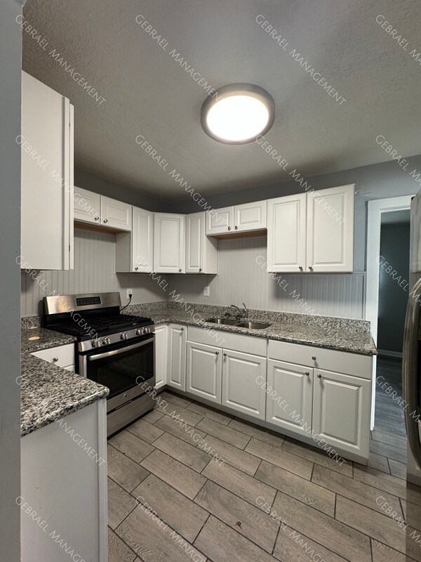 Building Photo - 2516 Bewick St