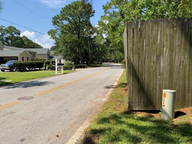 Building Photo - 24 Shalimar Dr