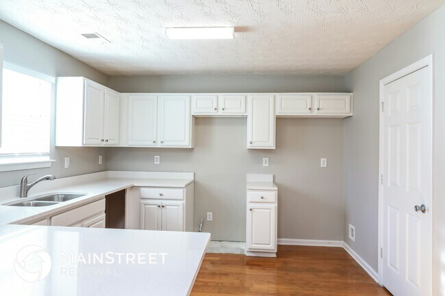 Foto del edificio - 250 Shadowbrooke Dr