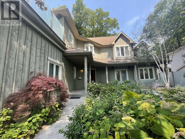 Building Photo - 163 Silver Birch Ave