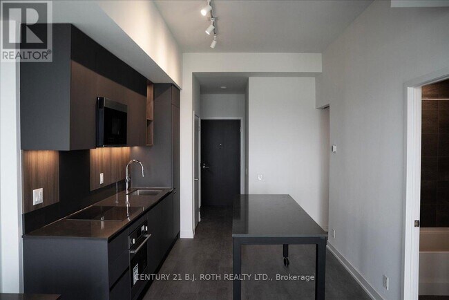 Building Photo - 39-1039 Mary St