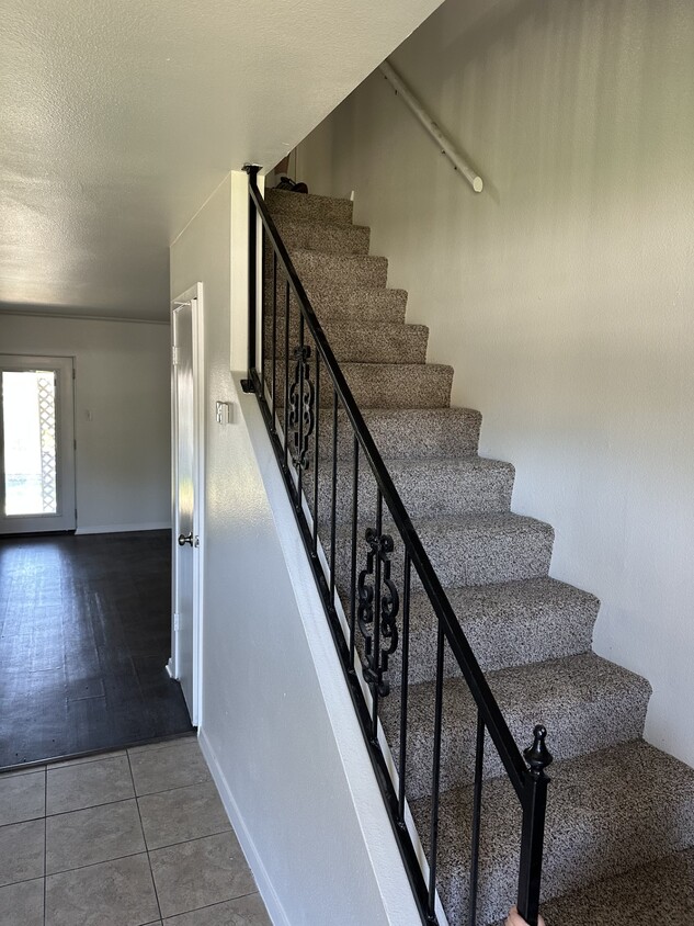 Primary Photo - 206 Wilshire Dr