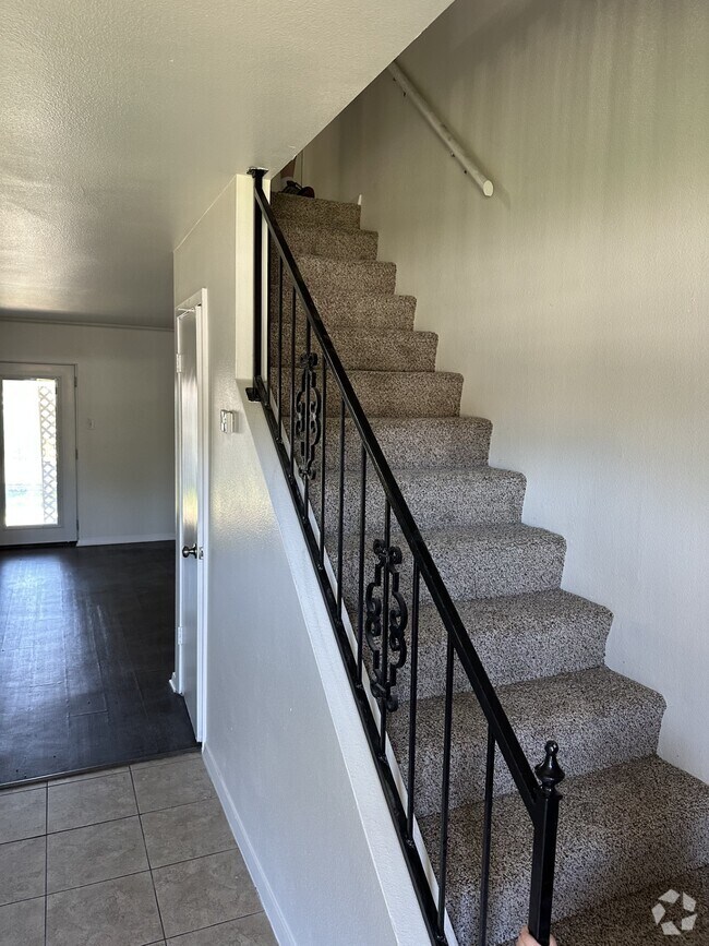 Building Photo - 206 Wilshire Dr