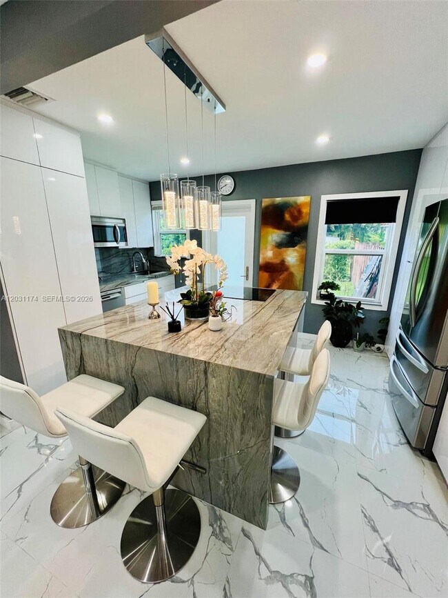 Foto del edificio - 920 NE 108th St