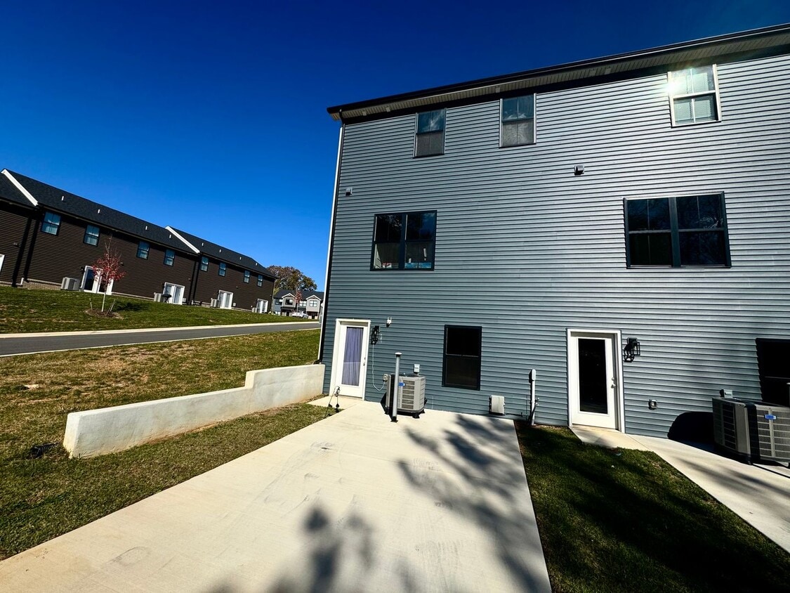 Foto del edificio - END UNIT Sunburst Villa Luxury Townhouse W...