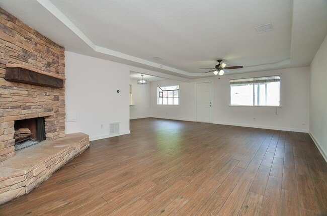 Building Photo - 3722 Brier Gardens Dr