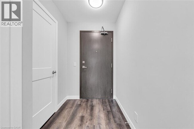 Building Photo - 15 Queen St S