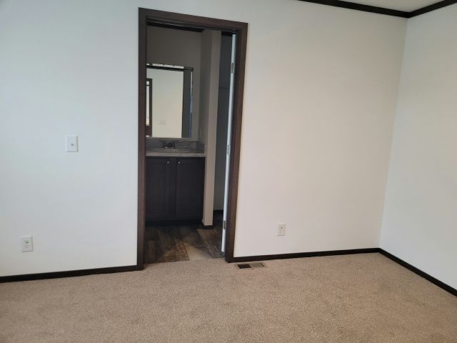 Building Photo - 304 Oak Ln