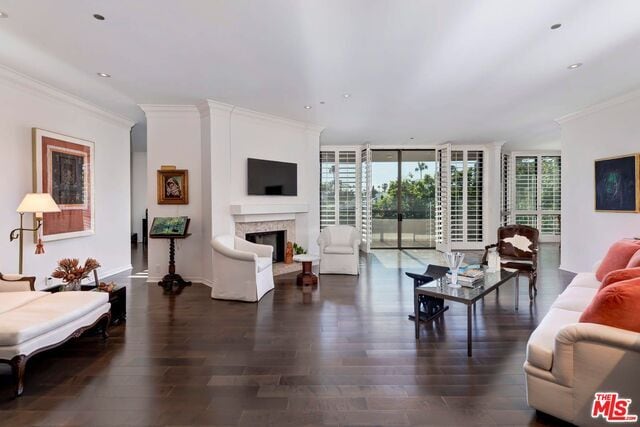 Primary Photo - 300 N Swall Dr