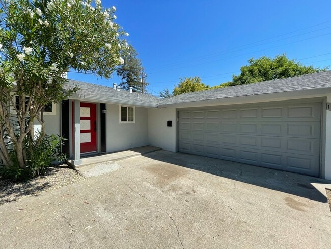 Building Photo - Charming 3-Bedroom Home in Prime Roseville...